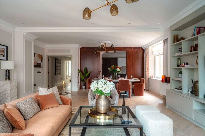 3 Bedroom Flat To Rent In Stratton Street, Mayfair, W1J
