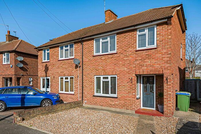 3 Bedroom Semi Detached House For Sale In Ruxley Close, Sidcup, DA14