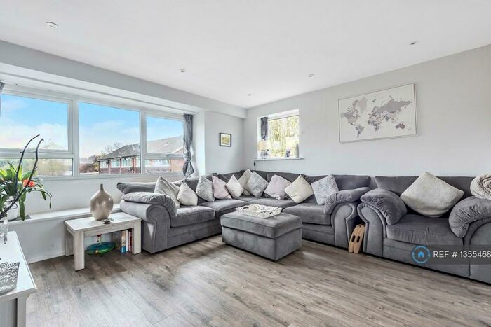 2 Bedroom Maisonette To Rent In Wyecliffe Gardens, Merstham, Redhill, RH1