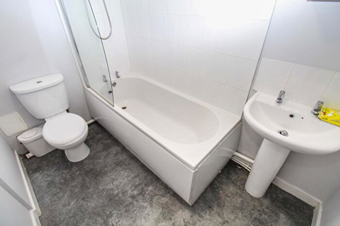 1 Bedroom Flat To Rent In Kings Road, Hyde Park, Leeds, LS6