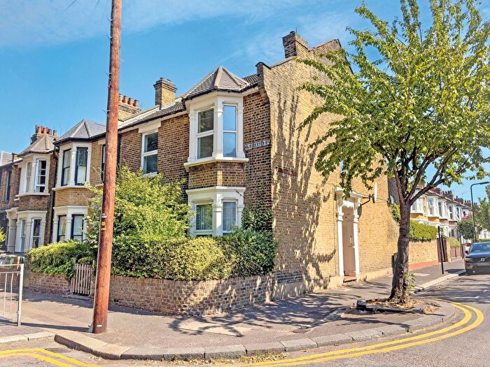 2 Bedroom Flat For Sale In Waterloo Road, London, E10