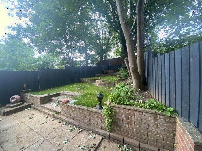 2 Bedroom Maisonette To Rent In Vale Drive, Midanbury, Southampton, SO18