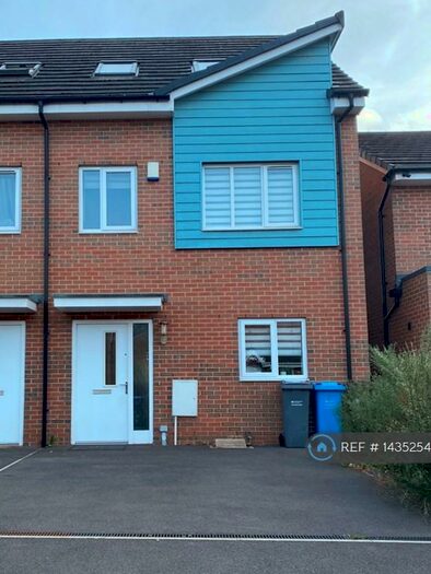 4 Bedroom Semi-Detached House To Rent In Saxon Street, Manchester, M40