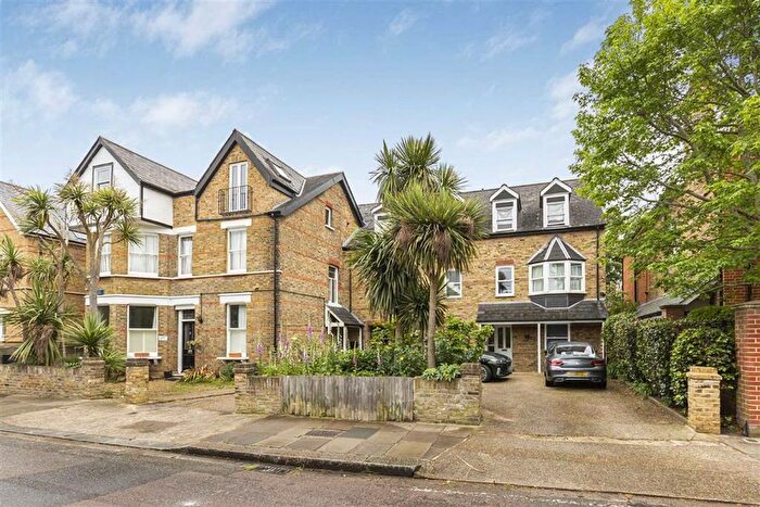 1 Bedroom Flat To Rent In Lion Gate Gardens, Kew, TW9