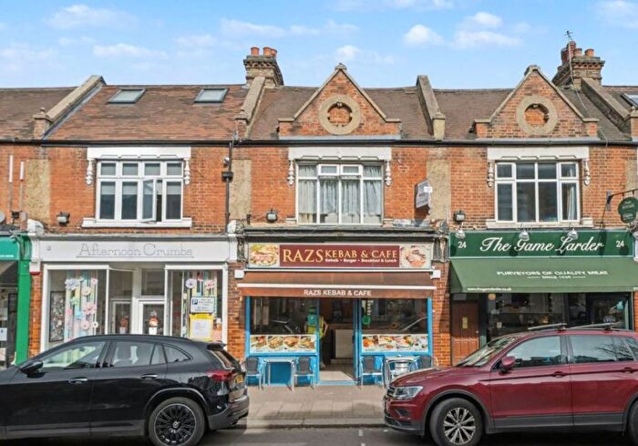 1 Bedroom Flat For Sale In A The Parade, Claygate, Esher, Surrey, KT10