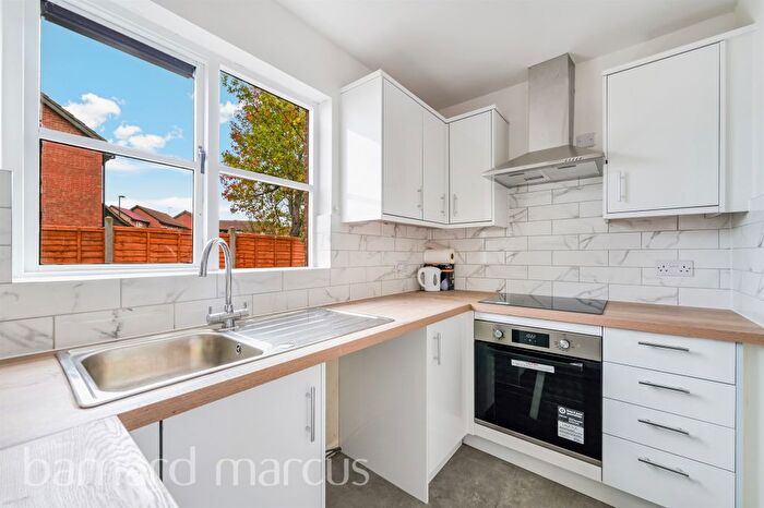 1 Bedroom Semi-Detached House For Sale In Furtherfield Close, Croydon, CR0