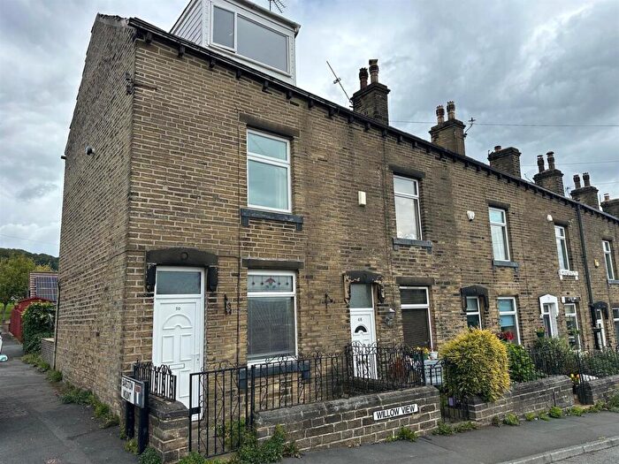 2 Bedroom End Of Terrace House To Rent In Willow View, Sowerby Bridge, HX6