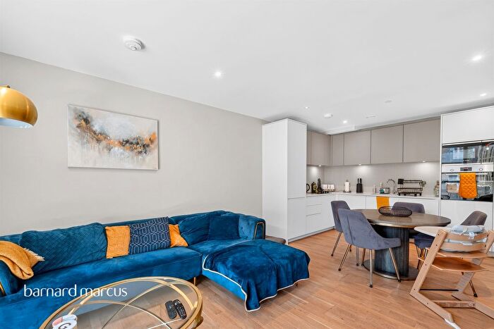 2 Bedroom Flat For Sale In Grove Street, London, SE8