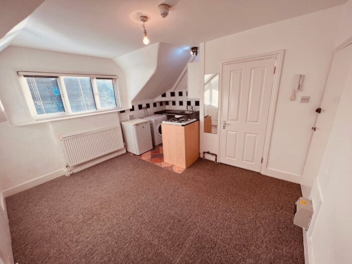 Studio To Rent In Haslemere Road, Crouch End, N8