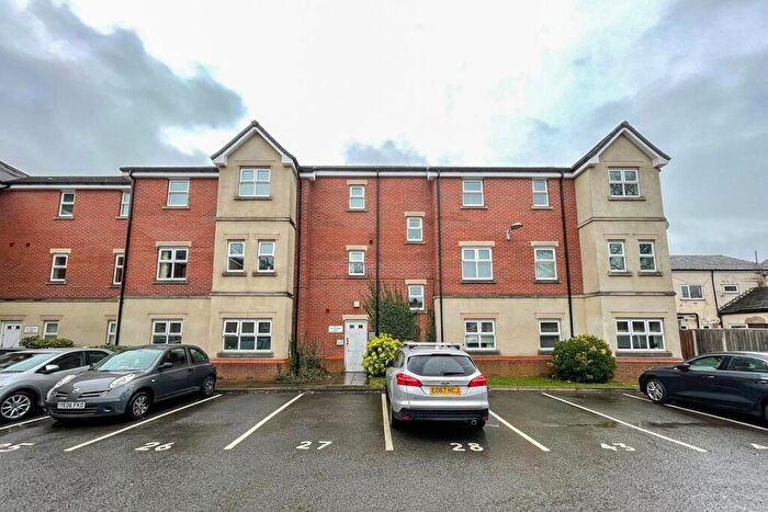2 Bedroom Flat To Rent In Apartment New Belvadere Close, Streford, M32