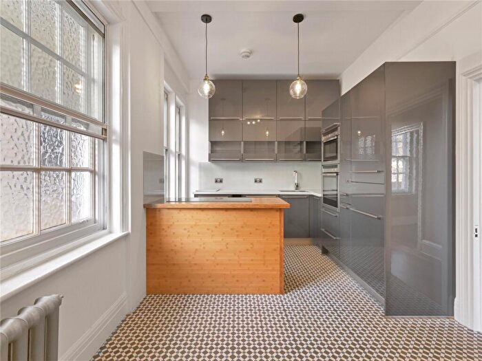 2 Bedroom Flat To Rent In Baker Street, London, NW1