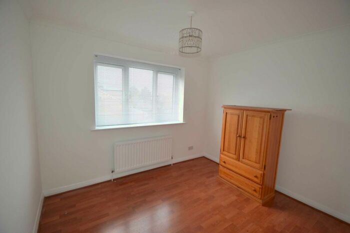 1 Bedroom Flat To Rent In High Street, Addlestone, KT15