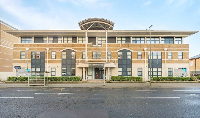 1 Bedroom Flat For Sale In London Road, Staines-Upon-Thames, TW18