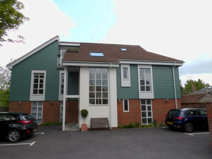 2 Bedroom Flat To Rent In Portersbridge Street, Romsey, SO51