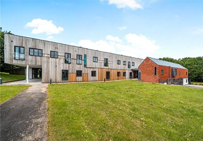 2 Bedroom Apartment To Rent In Ringwood Road, SO40