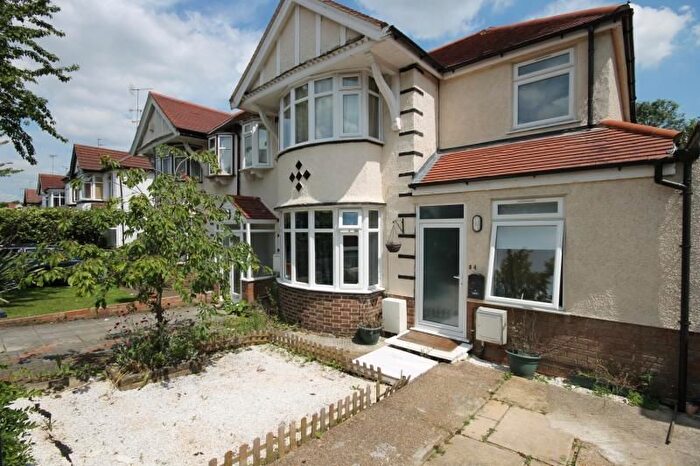 3 Bedroom Maisonette To Rent In Brentmead Gardens, Hanger Lane, NW10