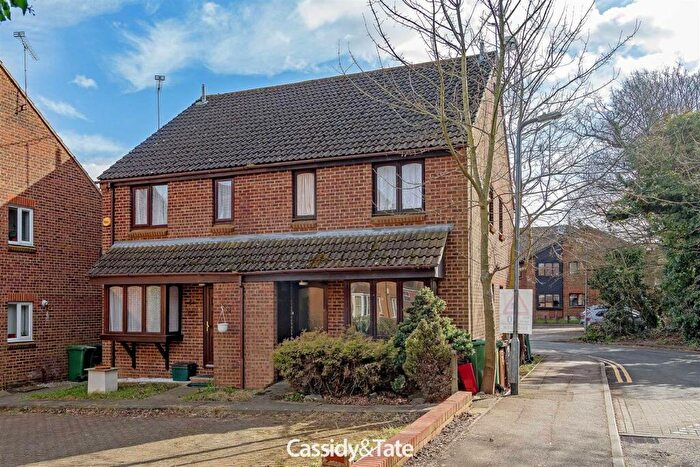 1 Bedroom End Of Terrace House To Rent In Wynchlands Crescent, St Albans, AL4