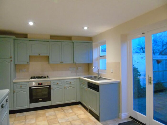 4 Bedroom Terraced House To Rent In Pipit Walk, Watermead, Aylesbury, HP19