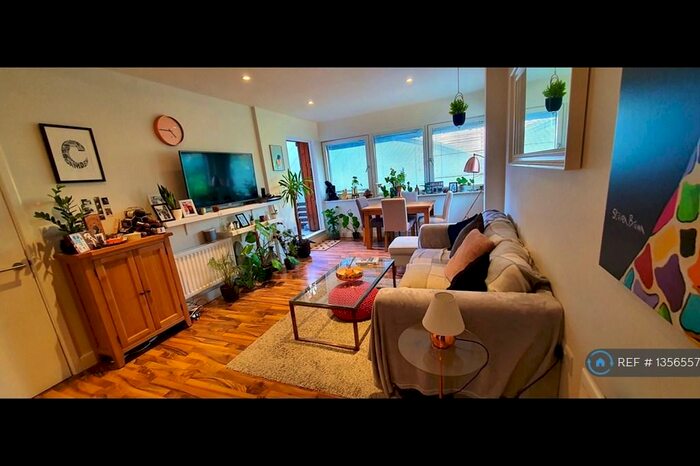 2 Bedroom Flat To Rent In Hillside, London, NW10