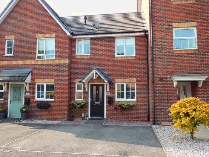 2 Bedroom Terraced House To Rent In Maple Avenue, GU14