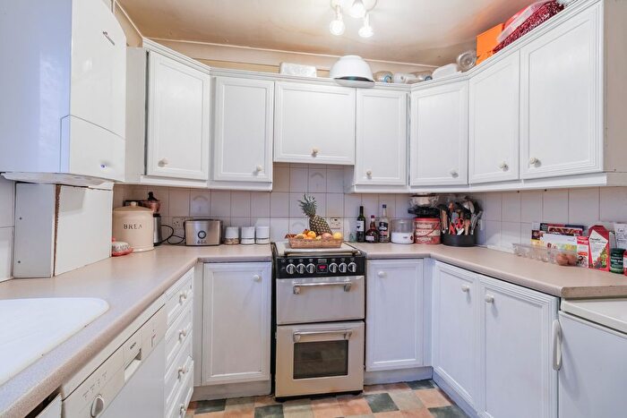 5 Bedroom Semi-Detached House To Rent In Morley Road, Sutton, Surrey, SM3