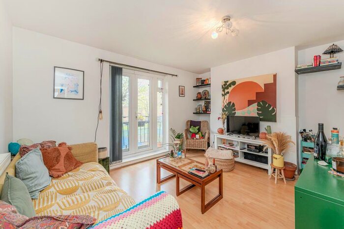 2 Bedroom Apartment To Rent In Queensbridge Road, Hackney, E2