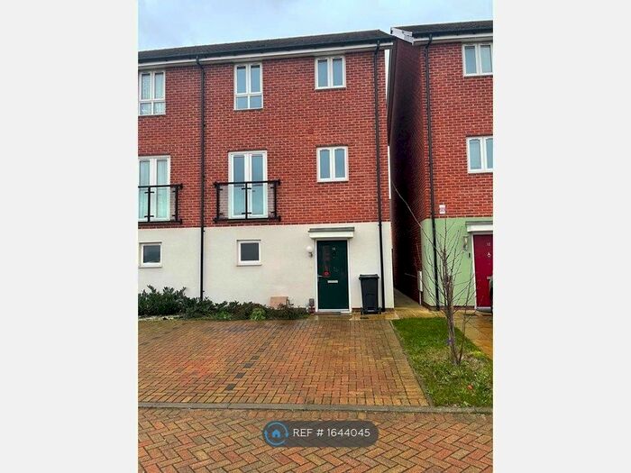 4 Bedroom Semi-Detached House To Rent In Barnmead Meadow, Grays, RM16