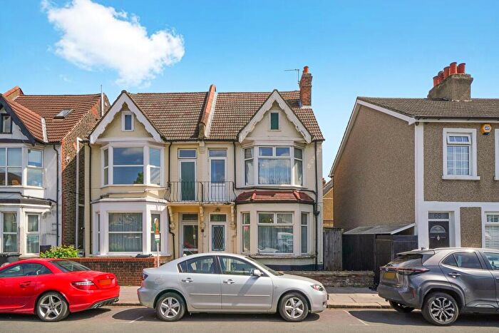4 Bedroom End Of Terrace House For Sale In Bensham Lane, Croydon, CR0