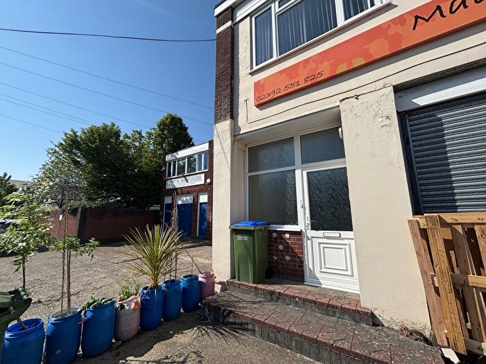 2 Bedroom Flat To Rent In Crescent Road, Fareham, Hampshire, PO16