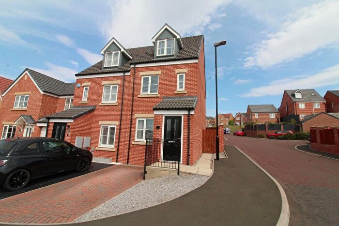 3 Bedroom Town House For Sale In Montanna Close, Newbottle, DH4