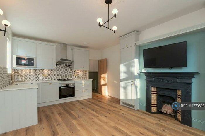 2 Bedroom Maisonette To Rent In Tynemouth Road, Tooting, CR4