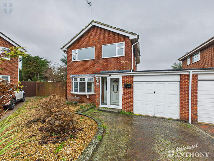 3 Bedroom Detached House For Sale In Ramworth Way, Aylesbury, HP21