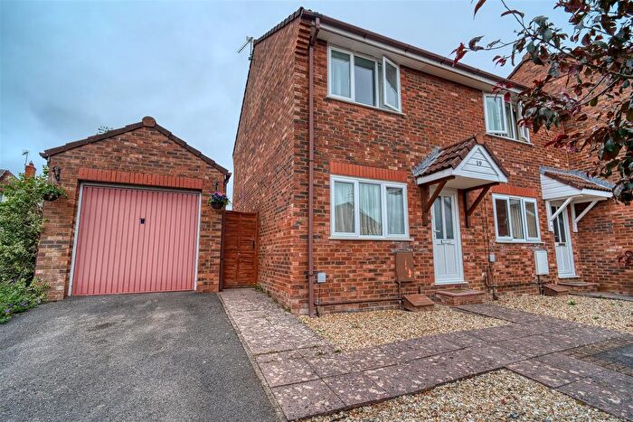 2 Bedroom End Of Terrace House For Sale In Primrose Close, Wyke, Gillingham, SP8