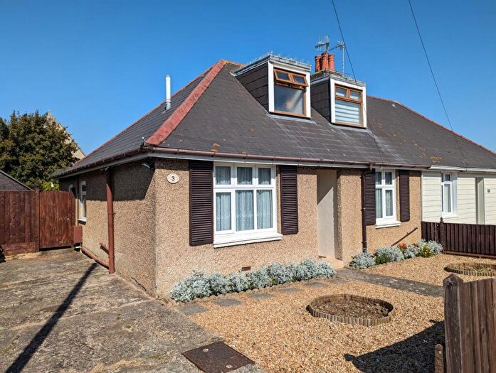 3 Bedroom Semi-Detached Bungalow For Sale In Heath Gardens, Sandown, PO36
