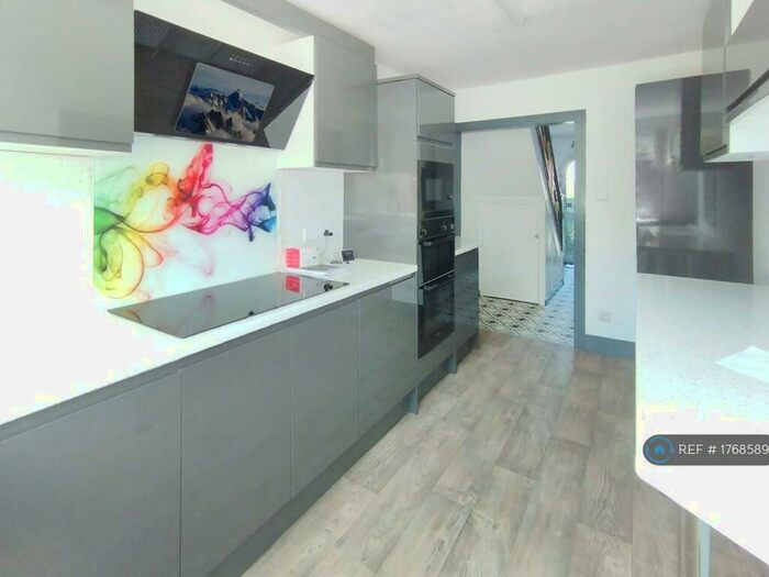 3 Bedroom Semi-Detached House To Rent In Auckland Avenue, Hull, HU6