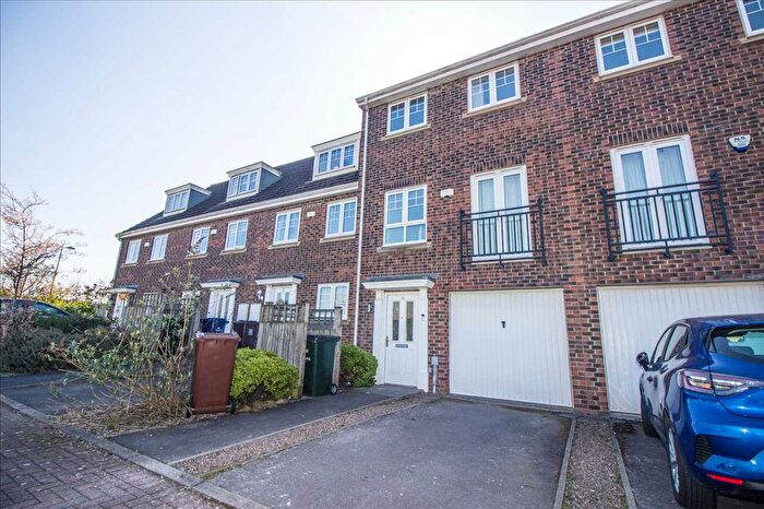 4 Bedroom Town House To Rent In Cosgrove Court, High Heaton, Newcastle Upon Tyne, NE7