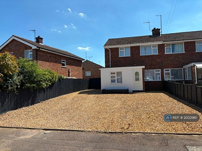 4 Bedroom Semi-Detached House To Rent In Blackthorn Grove, Milton Keynes, MK17