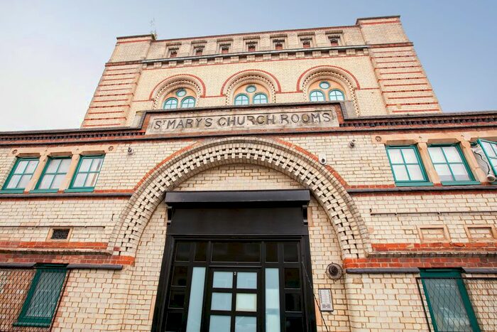 2 Bedroom Flat To Rent In Defoe Road, London, N16