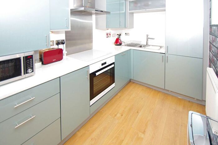 2 Bedroom Flat To Rent In Westmount Apartments, Watford, WD18