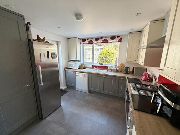 3 Bedroom Detached House For Sale In Sandford Way, Broadstone, BH18 - Photo 3