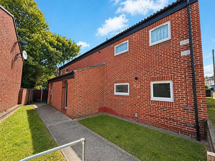 2 Bedroom Maisonette For Sale In Charter Street, Chatham, ME4