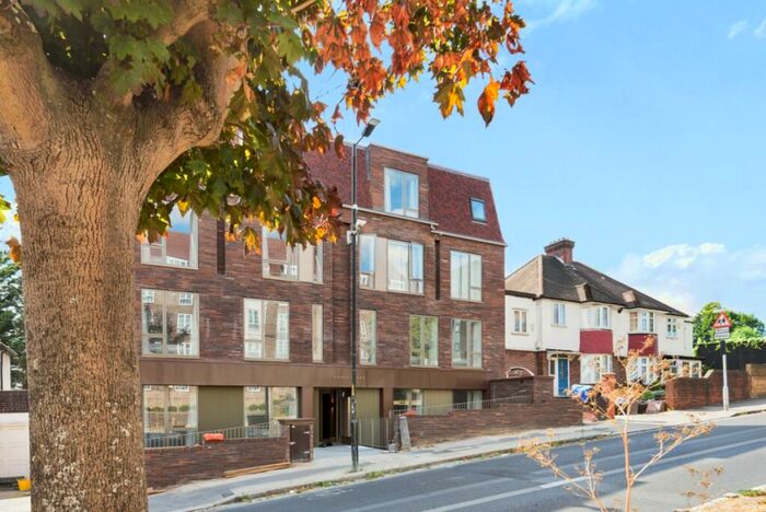 2 Bedroom Flat To Rent In Cavell Court, Dog Kennel Hill, London, SE22