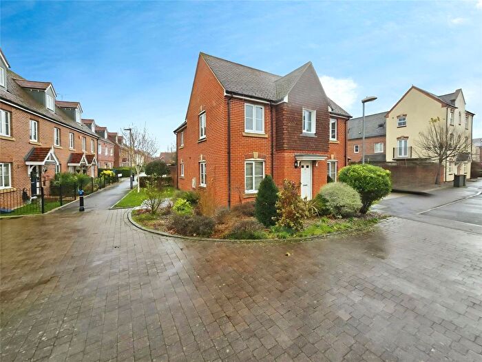 4 Bedroom Detached House For Sale In Bullfinch Rise, Bracknell, Berkshire, RG12