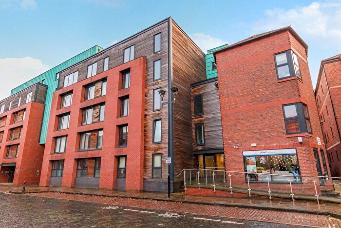 2 Bedroom Flat To Rent In The Chandlers, Leeds, LS2