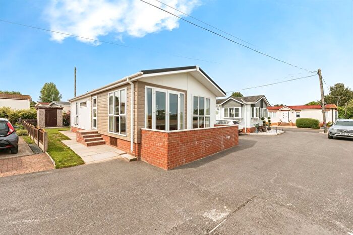 2 Bedroom Mobile/park Home For Sale In West Park Homes, Darrington, Pontefract, WF8