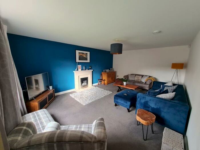 4 Bedroom Semi-Detached House To Rent In Daisy Hill, Silsden, BD20