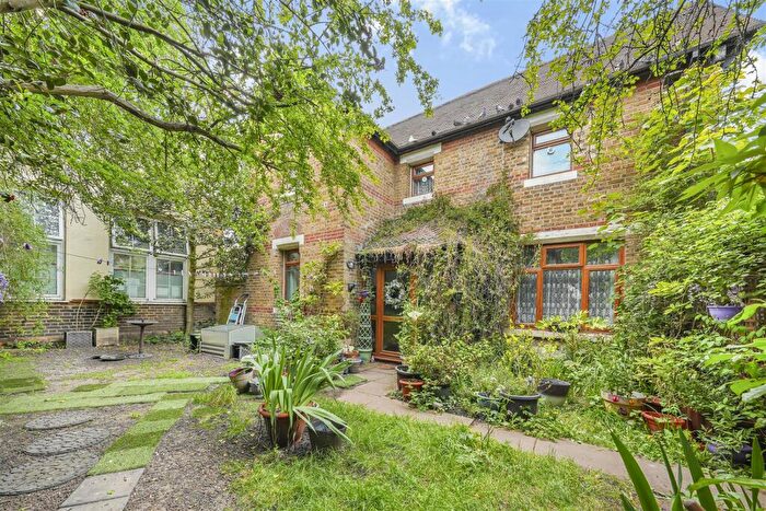 3 Bedroom Semi-Detached House For Sale In Kings Road, North Chingford, E4