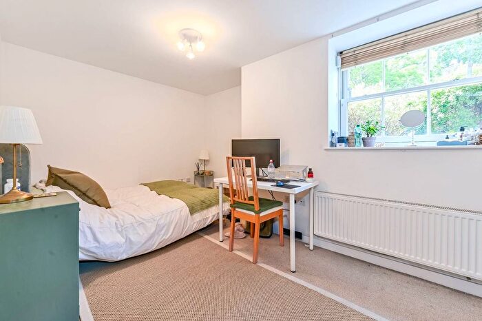 2 Bedroom Flat To Rent In Chaplin House, Islington, London, N1