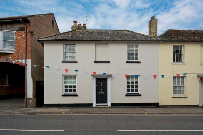 3 Bedroom End Of Terrace House To Rent In High Street, Chobham, Woking, Surrey, GU24