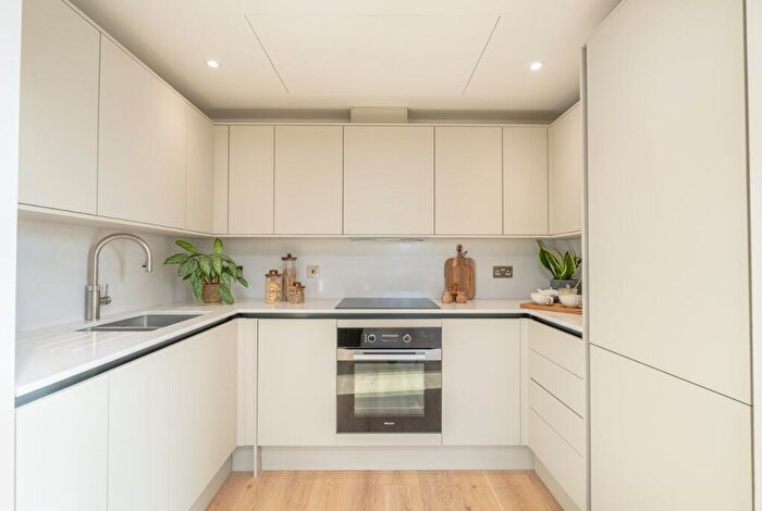 2 Bedroom Apartment To Rent In Baker Street, Marylebone, London, NW1